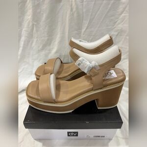 DV by Dolce Vita Women's Brown Platform Heels